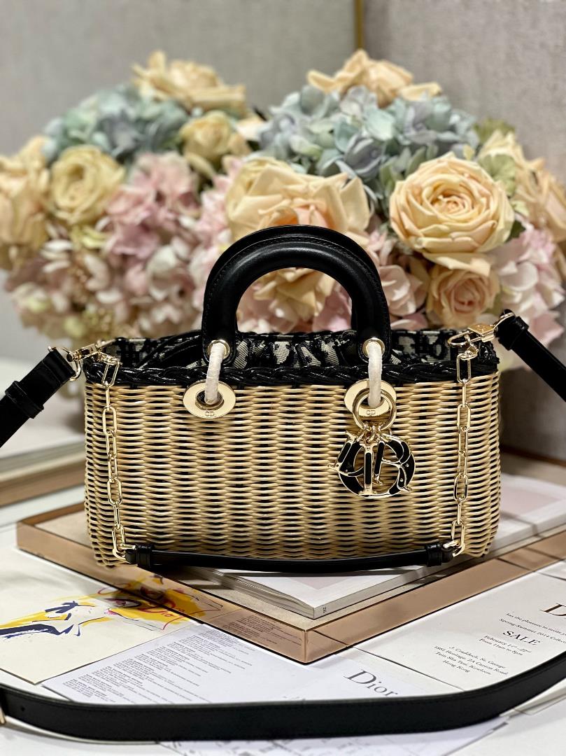 L horizontal large basketThis Wicker vegetable basket bag is carefully woven with traditional handma