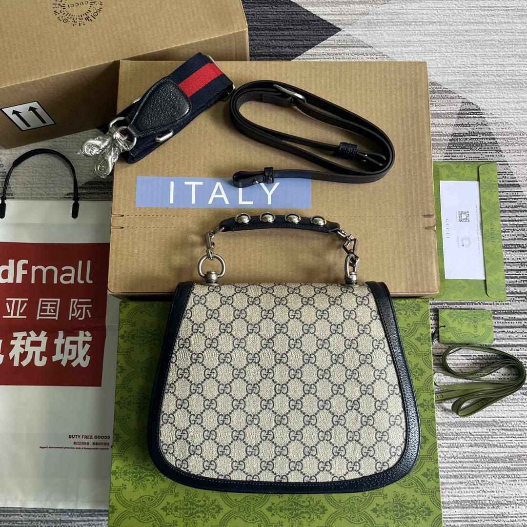 Equipped with a complete set of packaging the Gucci Blonde Medium size bag comes from the arch