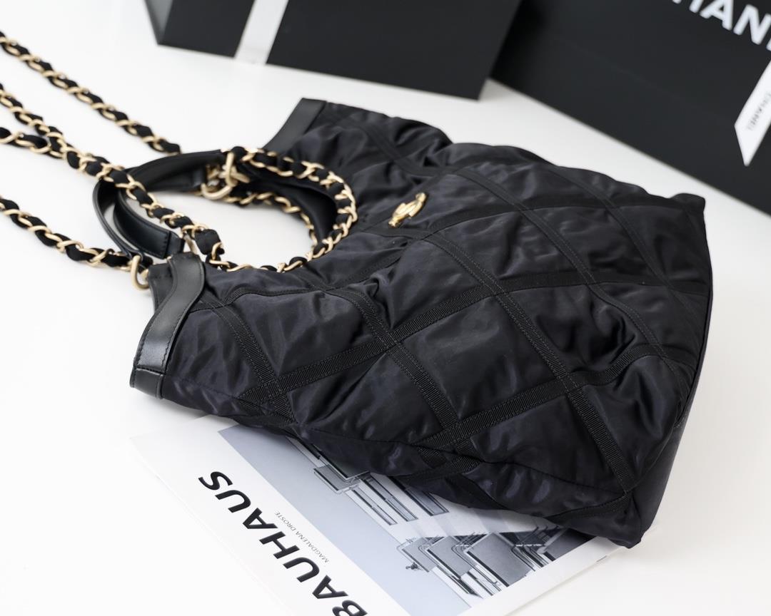 Shipping CelebrationHappy 2022cc SpringSummer Collection22P Latest Black Horse Nylon ShoppinZP