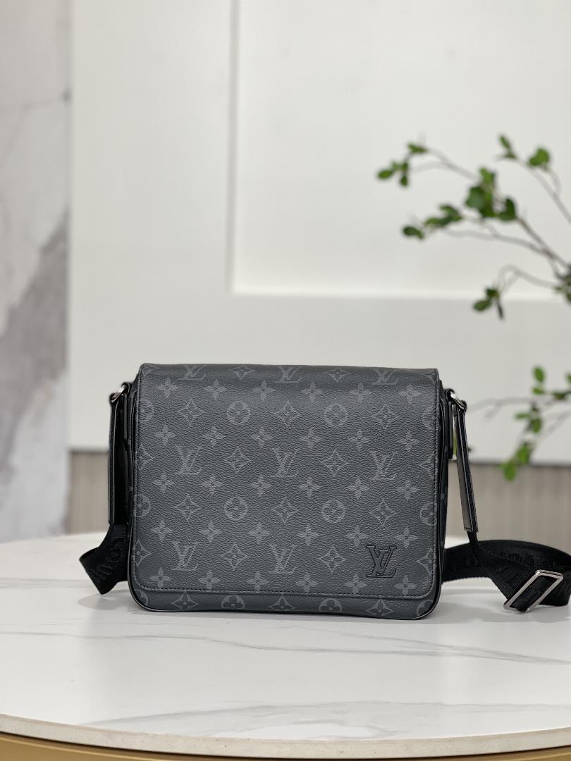 M46255 This District small Messenger bag bag releases its charm through Monogram Eclipse canvas The