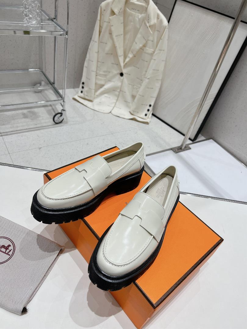 Hermes Hs new thick soled Slipon shoe in autumn 2023 are simple elegant and advanced v