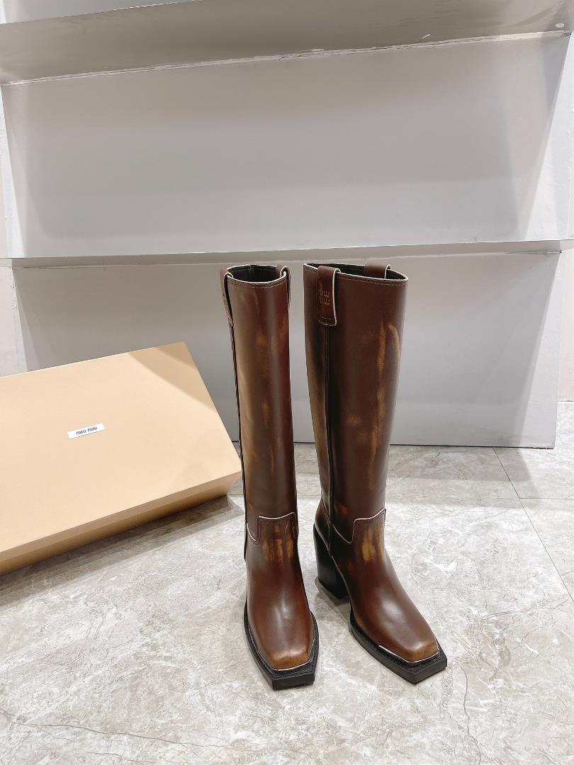 Introducing retro and trendy long boots in the Miumi 2023 AutumnWinter collectionThe toe