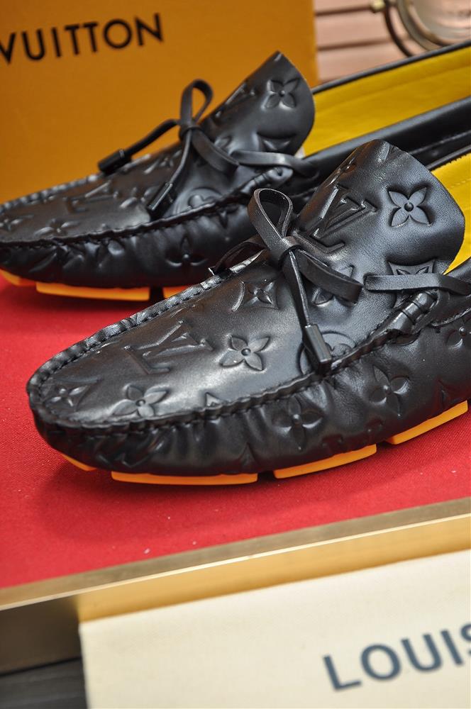 The new LV Doudou shoes with water dyed cowhide lining are available on the official website The new Doudou shoes have been processed into a monochro