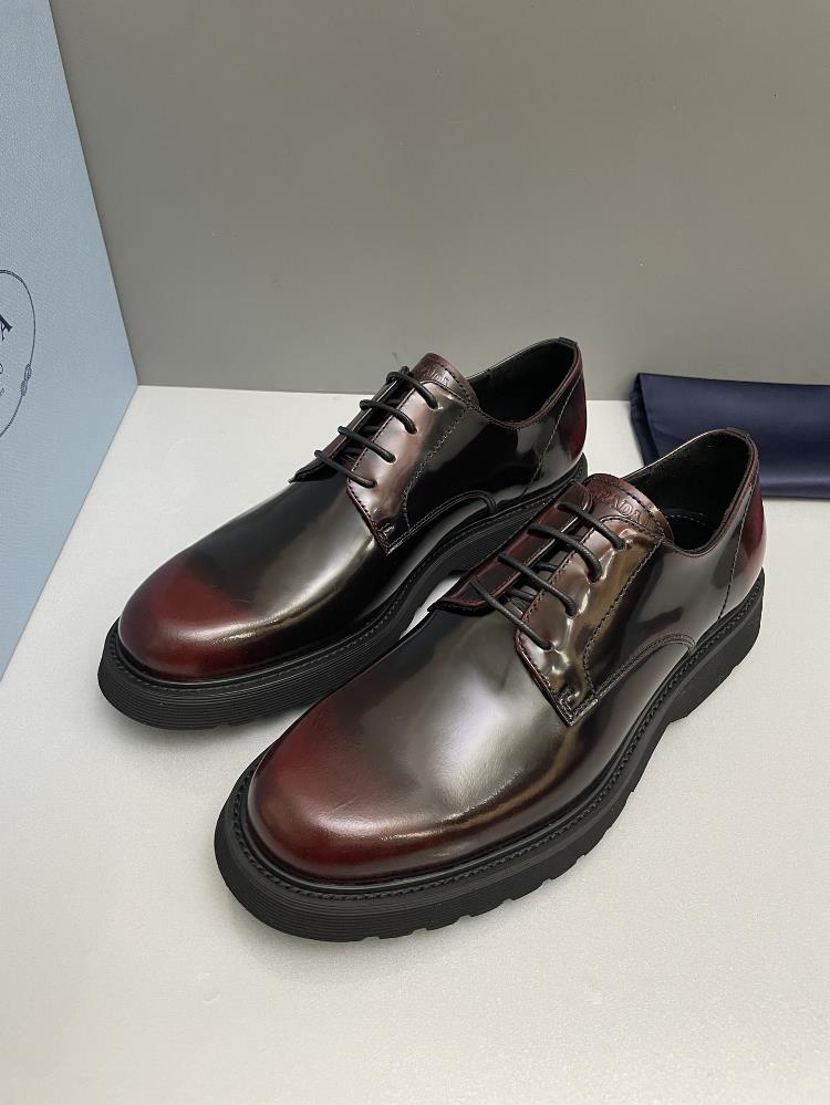 PRAD family highend mens formal leather shoes this piece has a retro design style presenting a mixed and matched style The retro upper presents