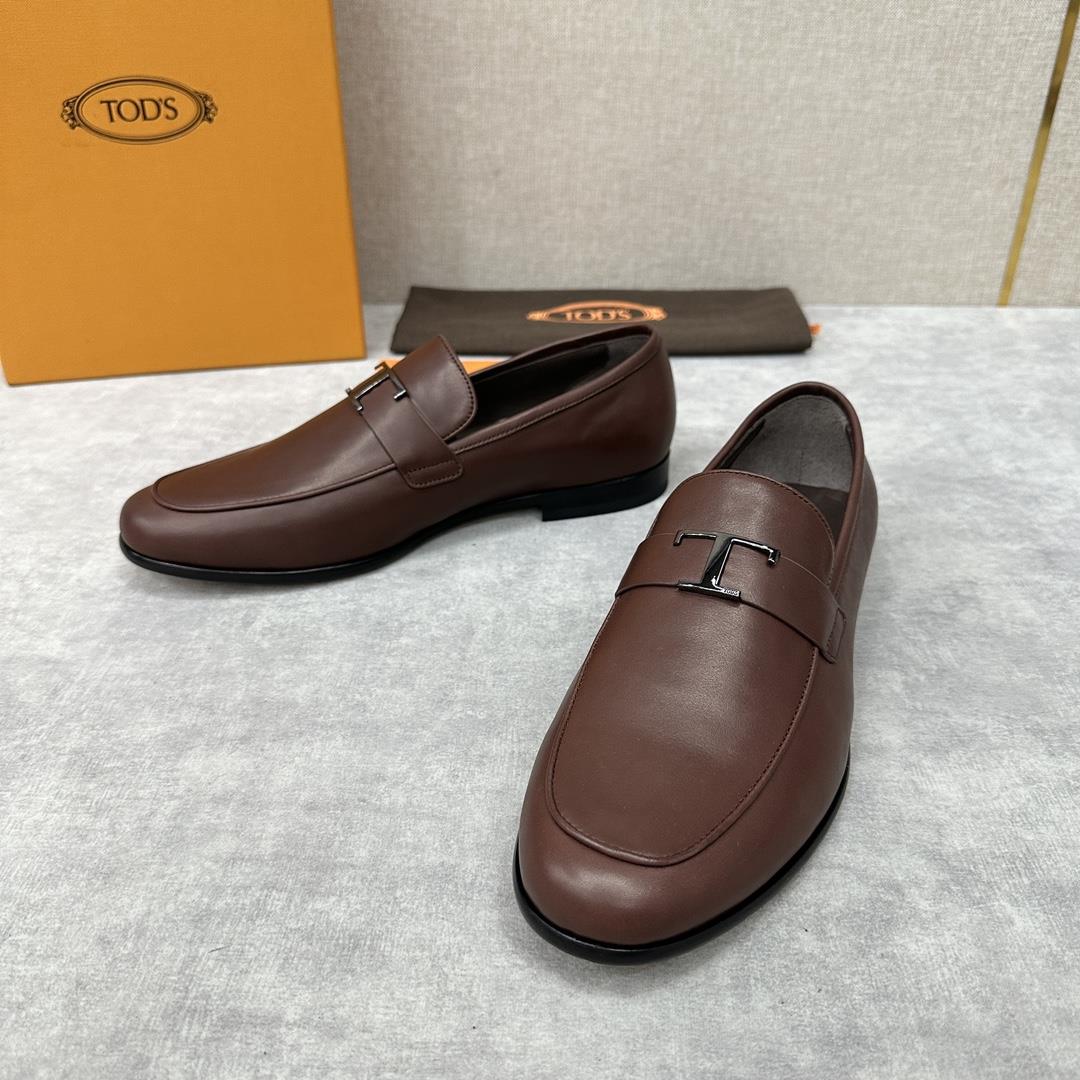 TODS new product Tods T Timeless leather  This Slipon shoe are simple and elegant in des