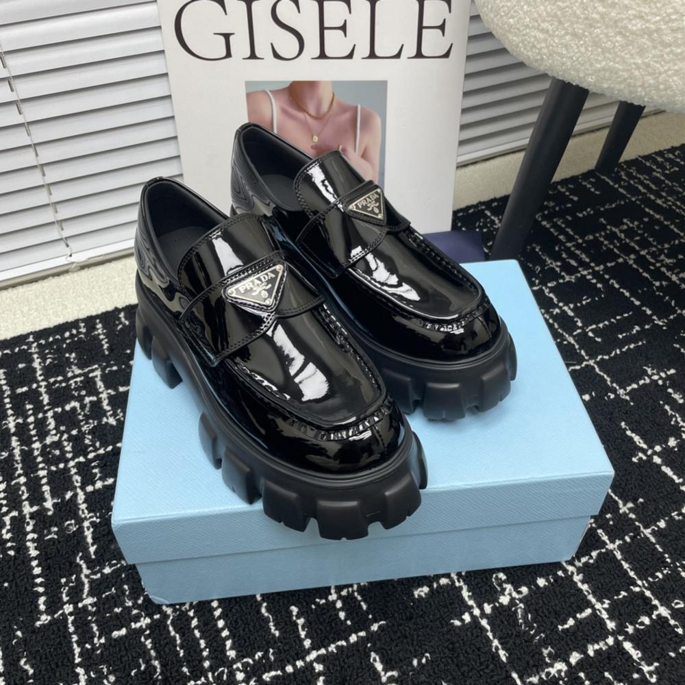 Upgraded factory PRADA Prada muffin shoes triangle label Lefu shoes original version developed onetooneThe upper leg is very stylish and the lat