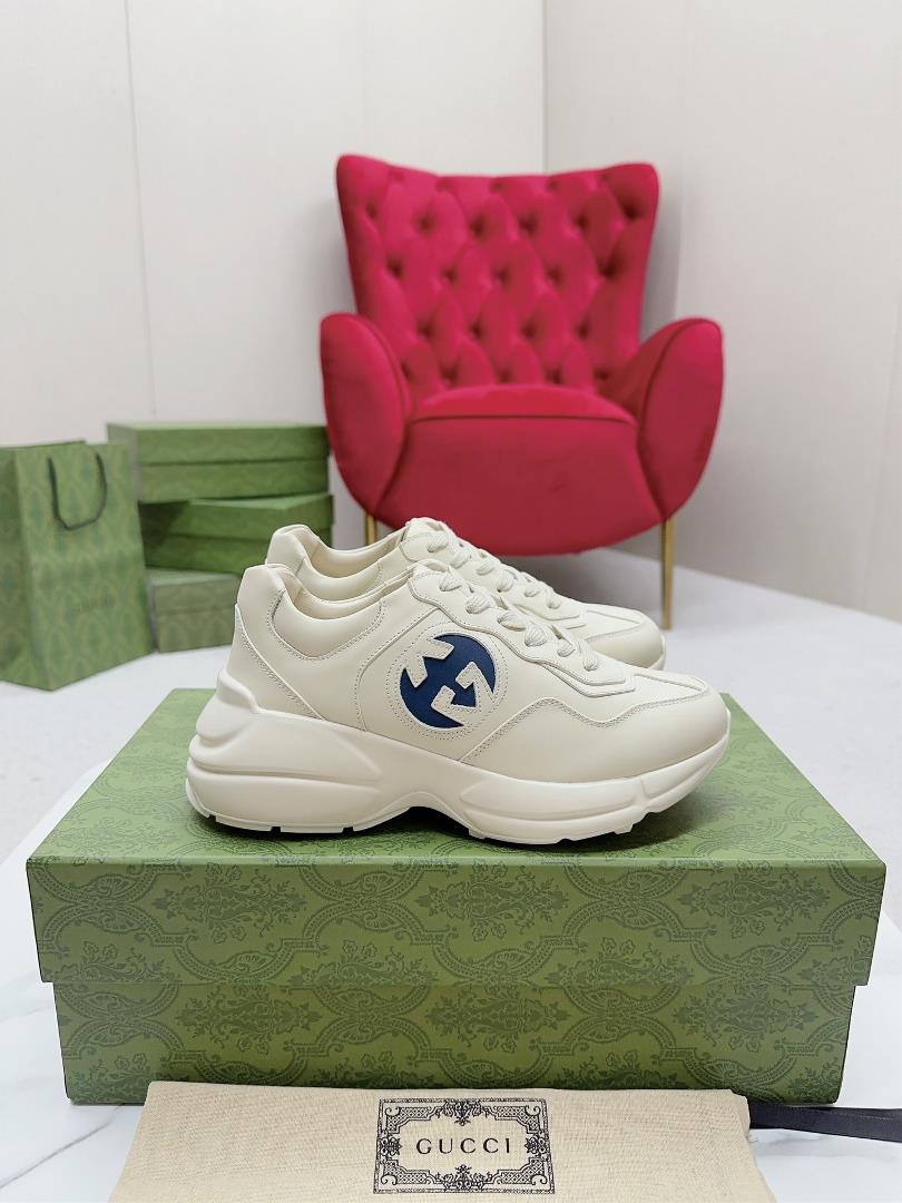 Guccis toplevel version of the couples fathers shoe series is launchedGG couples fat