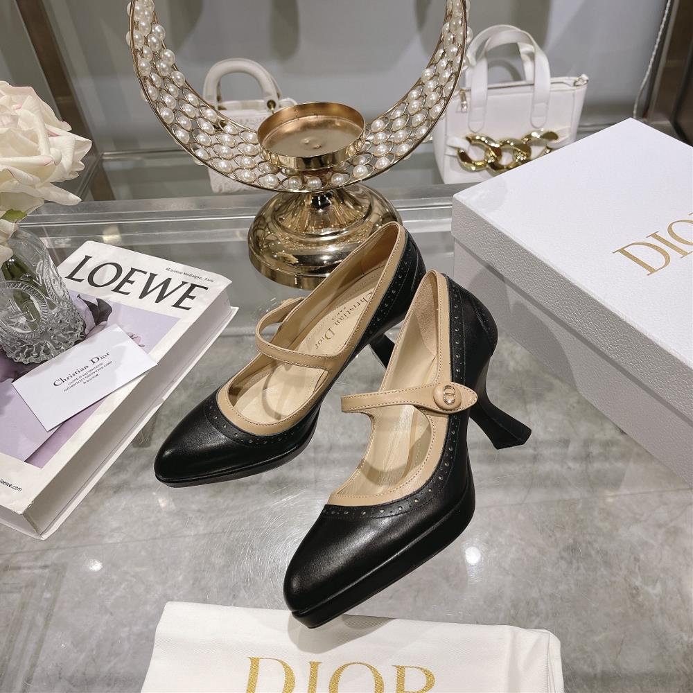 Top level version Dior 2023 New Round Toe Single ShoeThe new Spectadio ballet high heels made a brilliant debut at the release show reinterpreting th