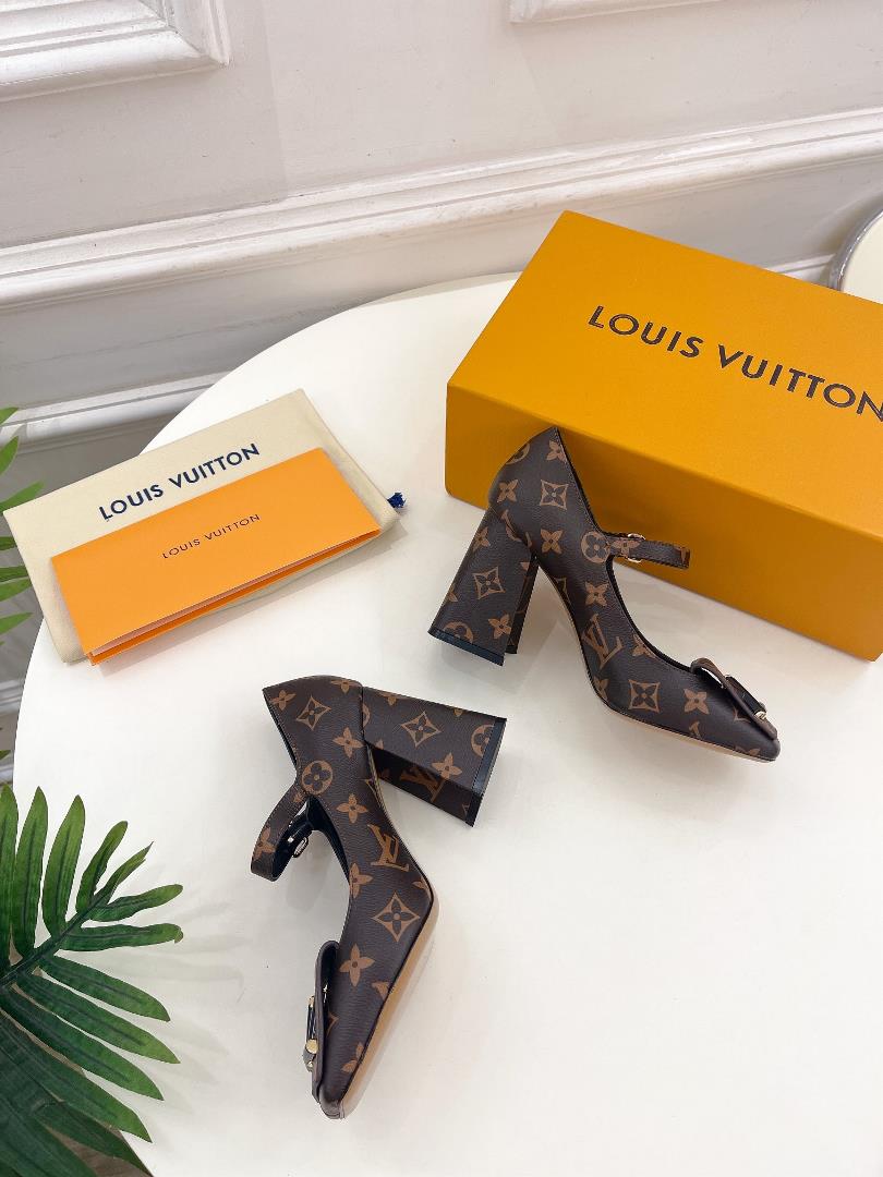 LV Louis Vuitton Early Spring New Premium EditionThe latest square toe single shoe from the sp