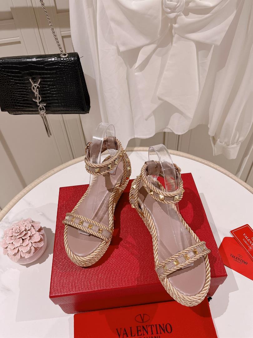 The highest version in the market exclusive new model 2023 the latest Valentino womens sandals