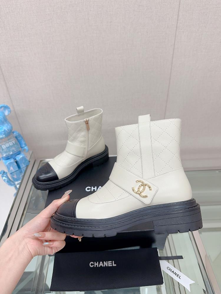 23Ss Autumn and Winter New Channel Small Xiangling Grid Double C Buckle Short Boots Thick