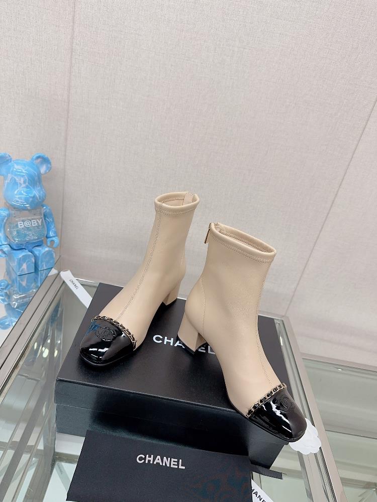 23S Autumn and Winter New Channel Small Fragrance Chain Square Head Thick Heel Short Boots The high luxury style of Xiangjia continues Applying the c