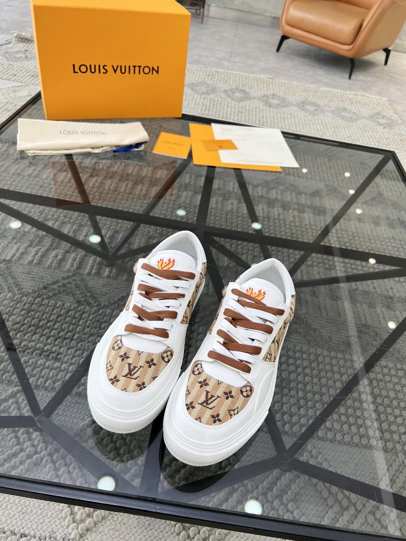 lv top tier agent purchase of the popular casual board shoe counter for men on the street