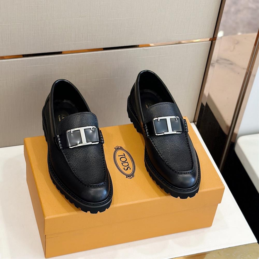 TODS T TIMELESS leather loafersThis Lefu shoe is made of semi high gloss grain leather an