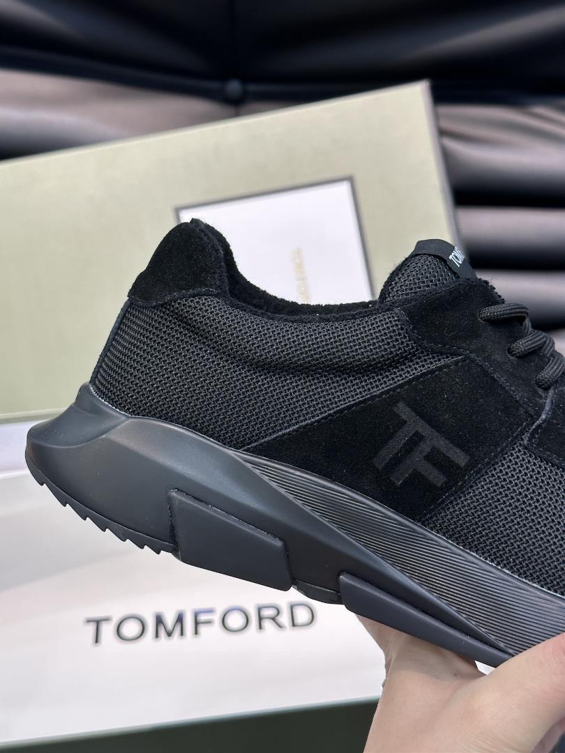 TOMFORD mens casual sports shoes are designed with smooth lines to create a simple appear