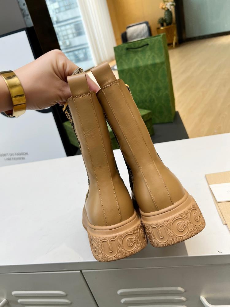 The factory price GUCCI2023 and the new model is on the market The Gucci Martin boots co