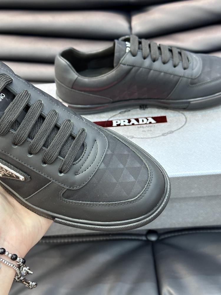 Prada mens highend boutique simple casual sports shoes made of leather and nylon crea