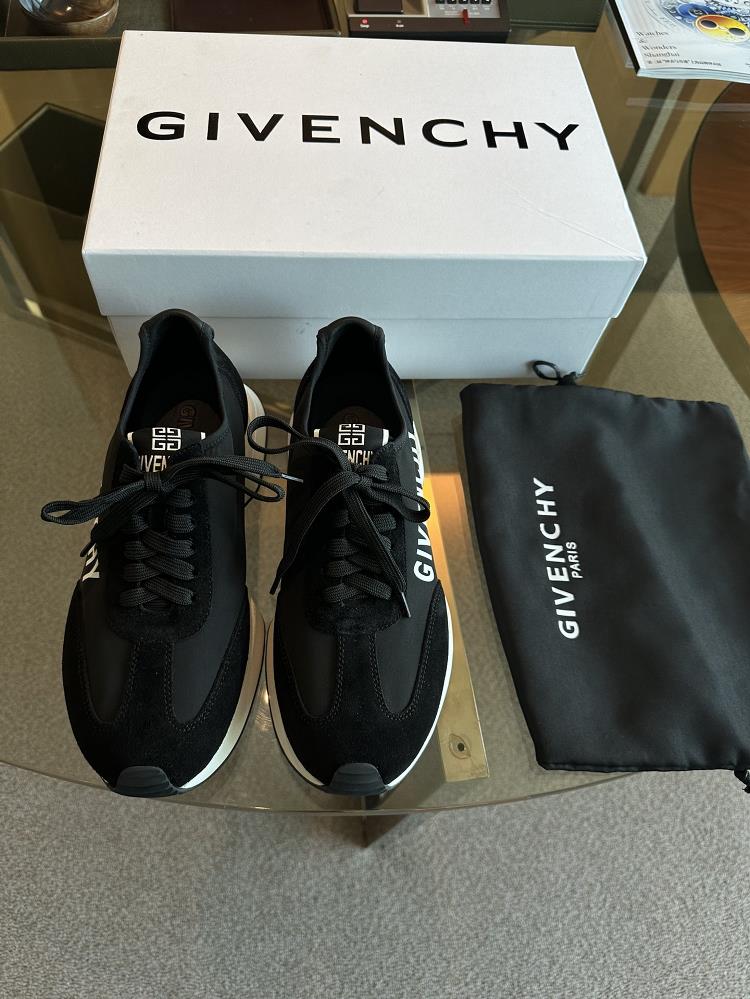 Givenchy shoes for men are the epitome of personalized fashion and exquisite craftsmanship