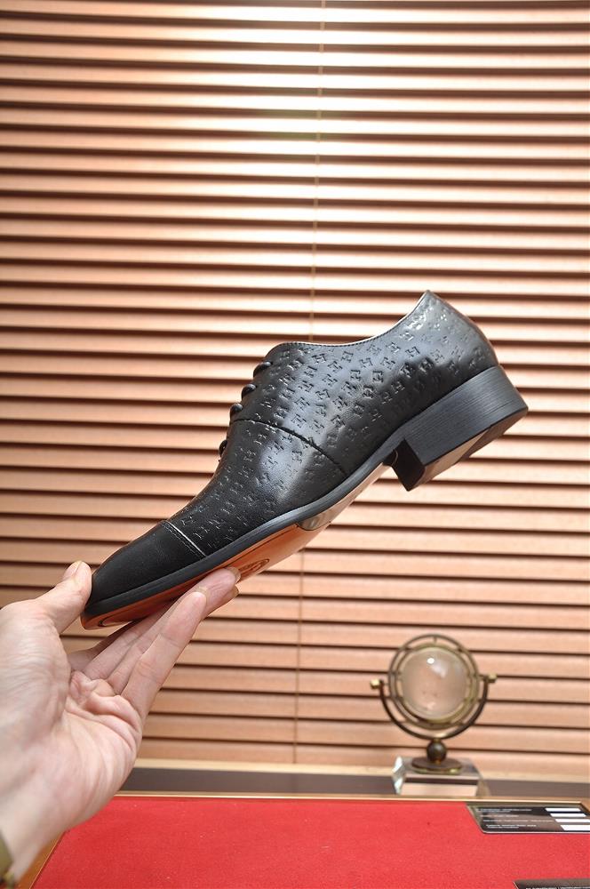 What sets Hermes mens shoes apart is their ability to strike the perfect balance between