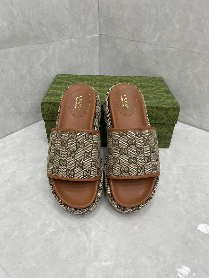 GUCCI New Womens Large GG Waterproof Platform Slippers As an iconic symbol of the brand the lo