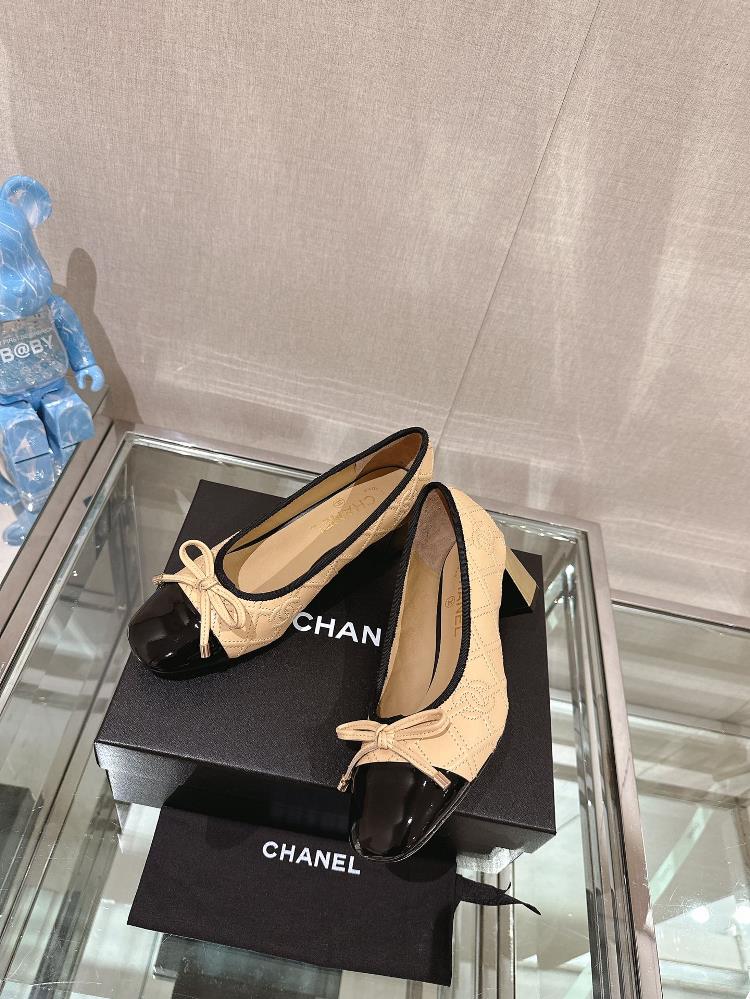 Chanel 23 FW New Small Fragrance Square Headed Single Shoe Electric Embroidery Lingge Double C Bow Ballet ShoesThe latest electric embroidery Lingge