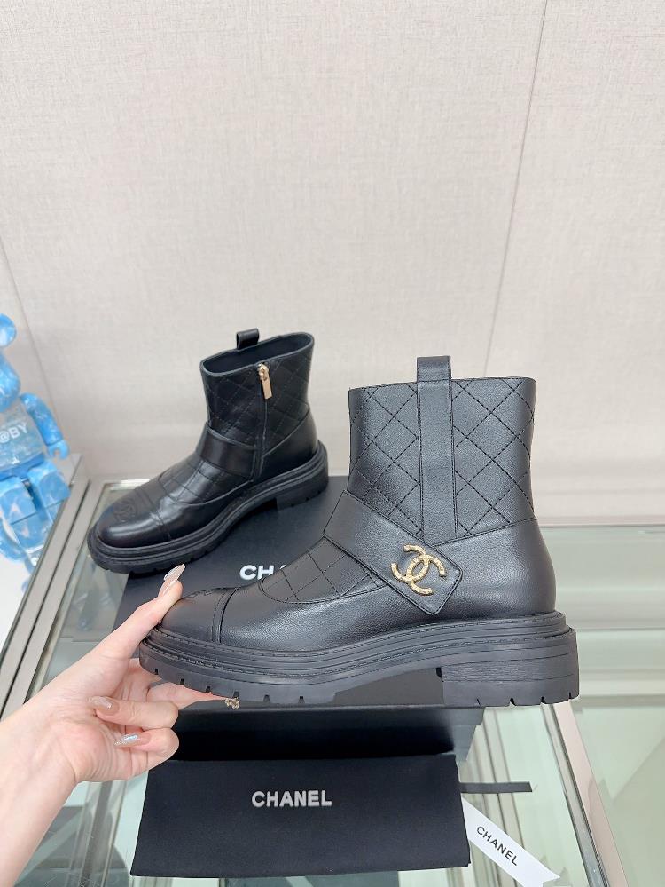 23Ss Autumn and Winter New Channel Small Xiangling Grid Double C Buckle Short Boots Thick