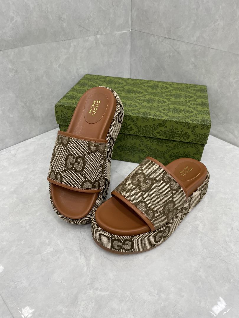 GUCCI New Womens Large GG Waterproof Platform SlippersAs an iconic symbol of the brand the log