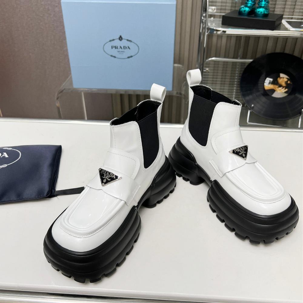 Factory price Pradas new thick sole design features luxurious and comfortable upper legs instantly increasing in height The material is an imported