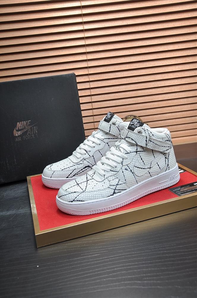 The Nike Air Force 1 Plus Maoli Couples Air Force One High Top Low Top Full Series Sports Board Shoes are made of specially supplied NAPPA leather ma