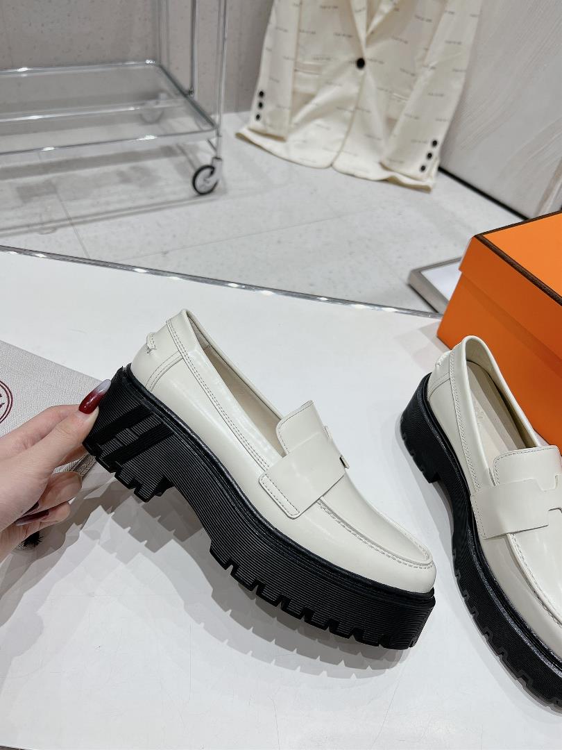 Hermes Hs new thick soled Slipon shoe in autumn 2023 are simple elegant and advanced v