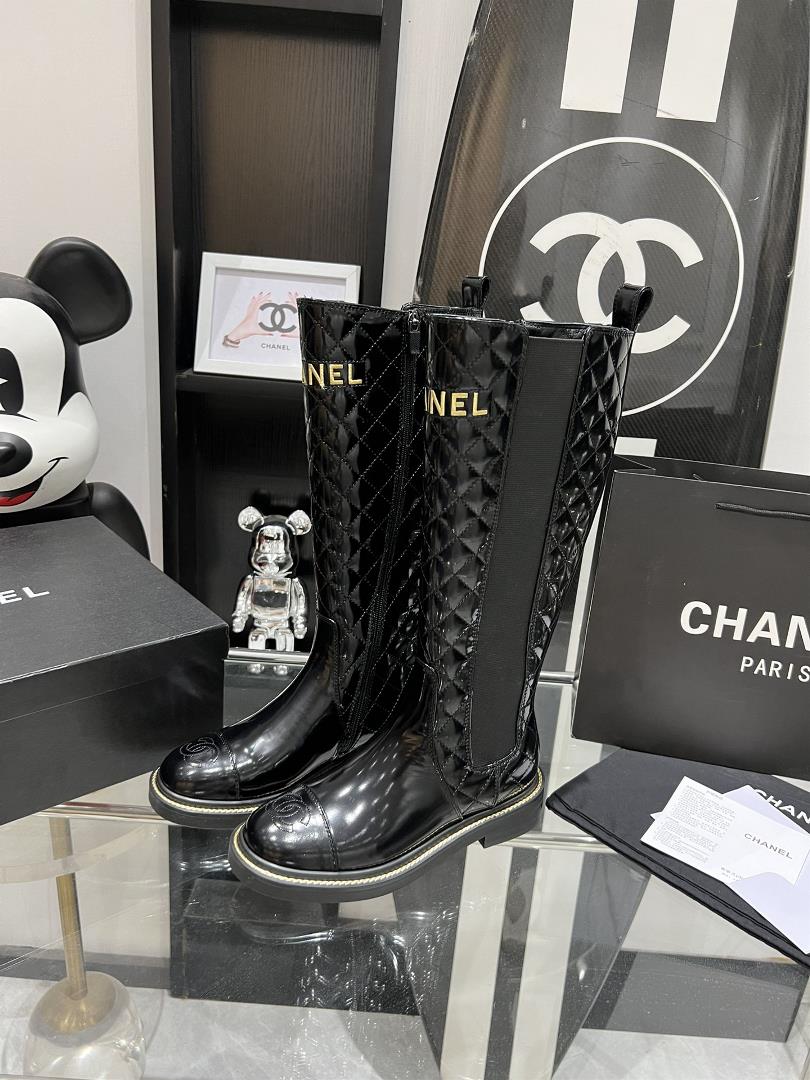 Chanel 23 the latest Chanel Paris runway show with super breathable and comfortable upp