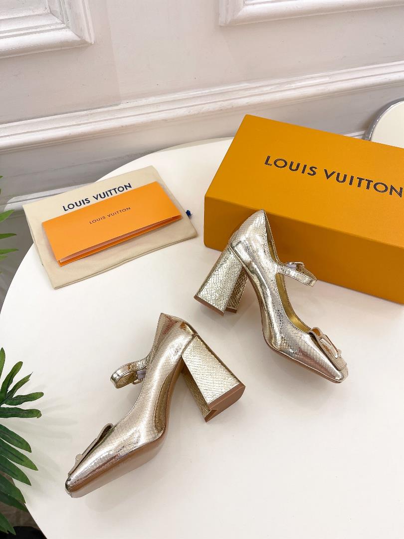 LV Louis Vuitton Early Spring New Premium EditionThe latest square toe single shoe from the sp