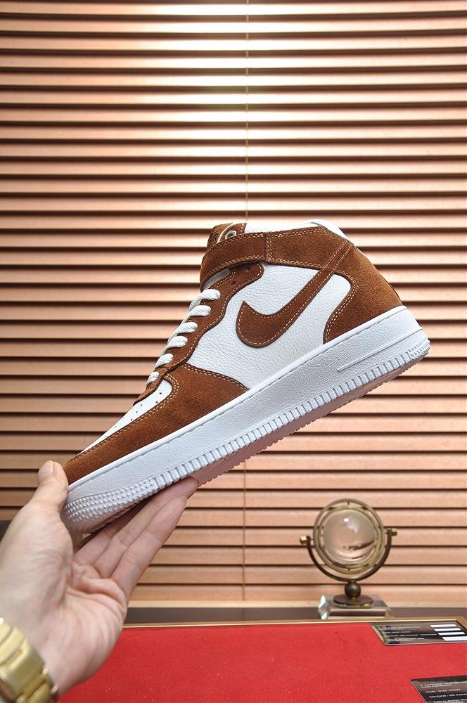 In terms of style the Air Force 1 Plus is a true fashion statement Its sleek and streaml