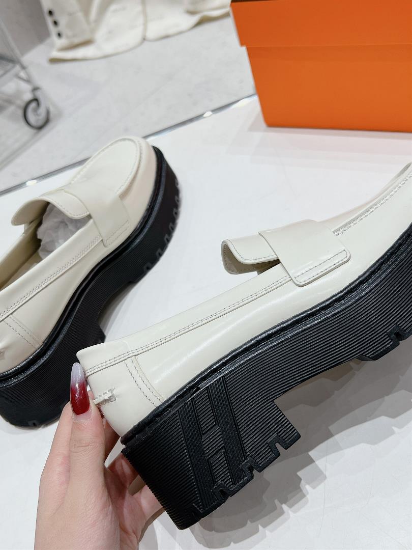 Hermes Hs new thick soled Slipon shoe in autumn 2023 are simple elegant and advanced v