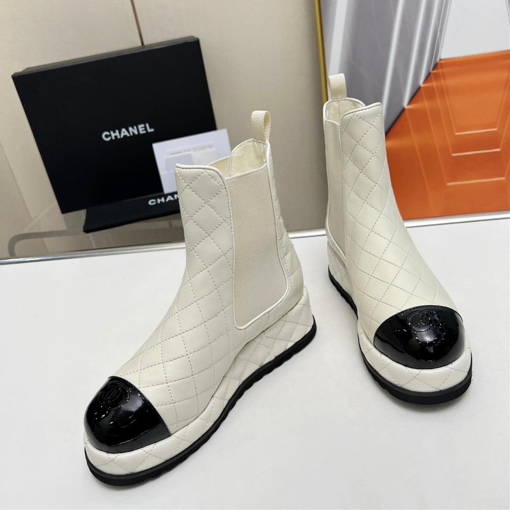 Factory price CHANEL 23ss Autumn and Winter New Original 11 Retro Short Boots featuring c