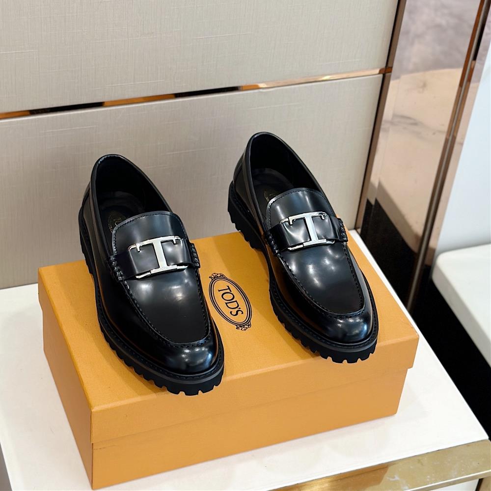 TODS T TIMELESS leather loafersThis Lefu shoe is made of semi high gloss grain leather an