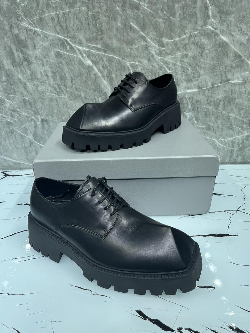 Balenciaga Triples the worlds most popular fashion shoes of Balenciaga Triples was deve