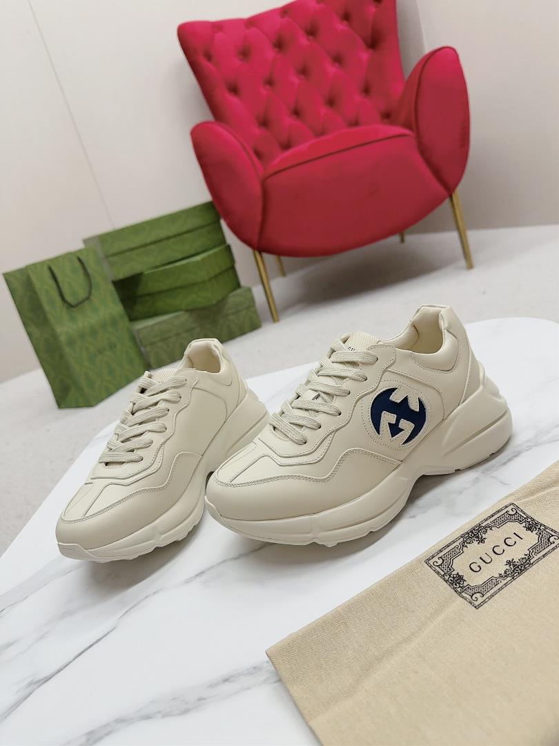 Guccis toplevel version of the couples fathers shoe series is launchedGG couples fat