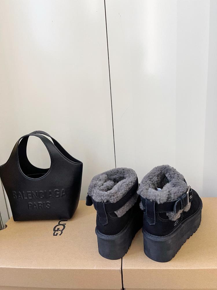 With their soft and plush sheepskin lining Ugg boots provide the ultimate comfort for tho