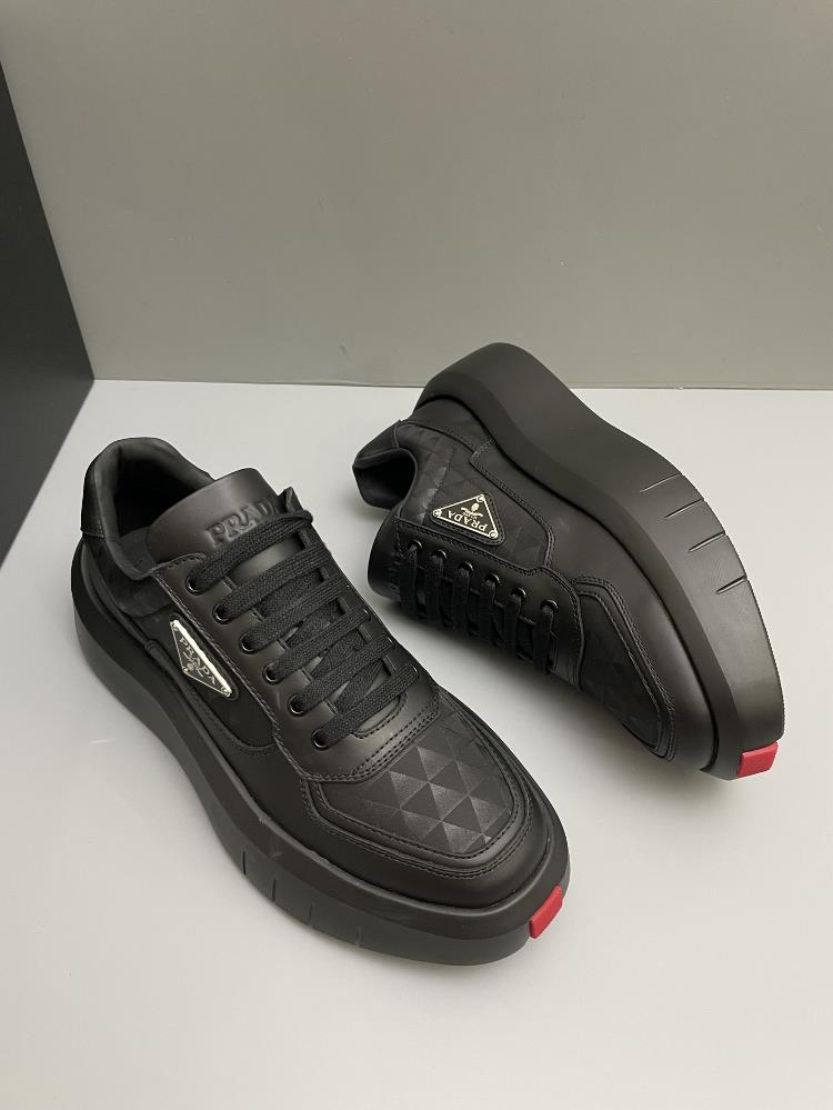 PRAD Thick Sole Casual Sports Shoes Channel Boutique Made of Imported Napa Leather Panel Dark Pattern Fabric Leather Texture at a Glance Matched wi