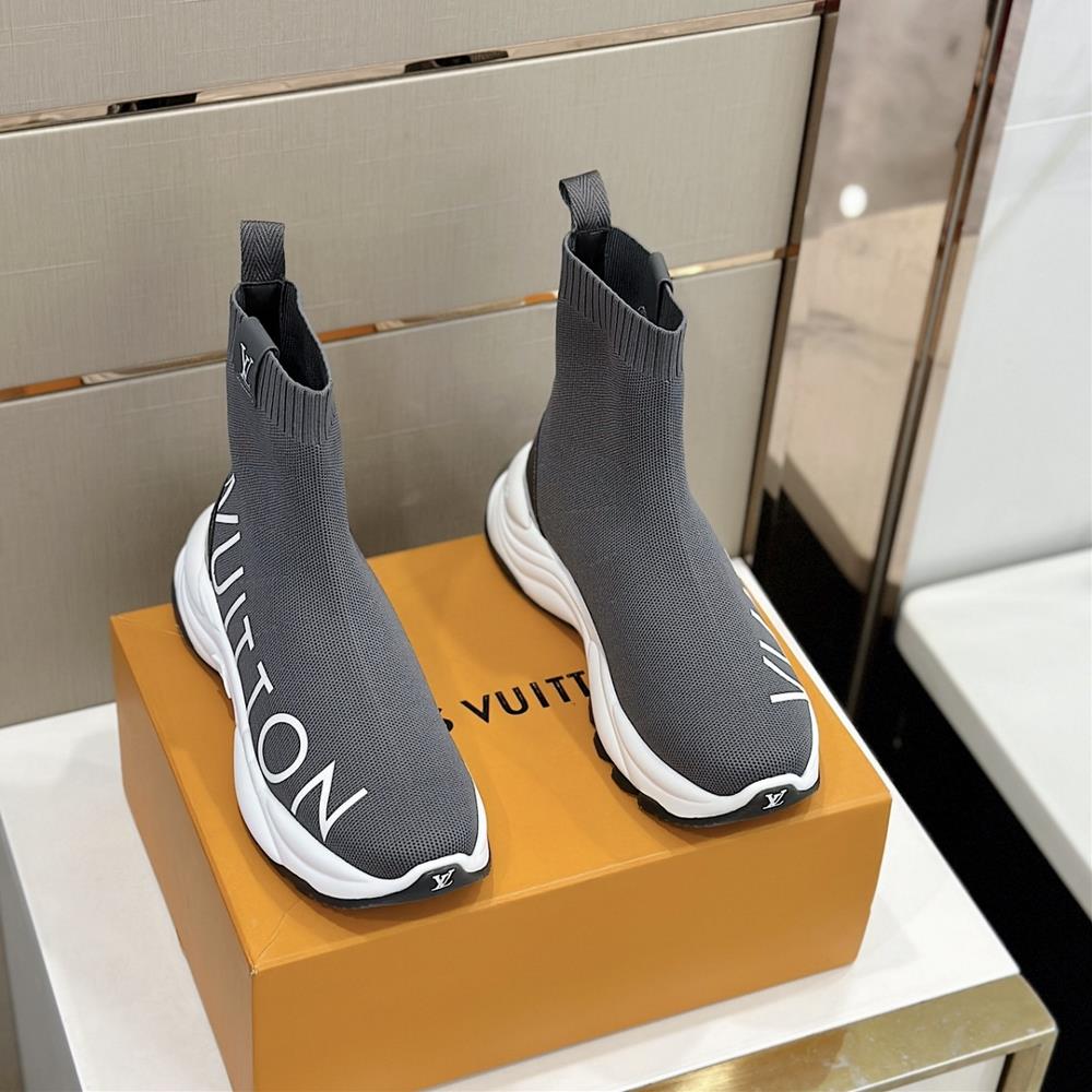 LV Shoes Run55 High Top Sneakers A Fashionable Statement