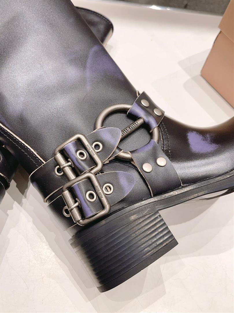 High version MiuMiu Miu 23ss AutumnWinter Super Hot Show Retro Style BootsAppearing on th