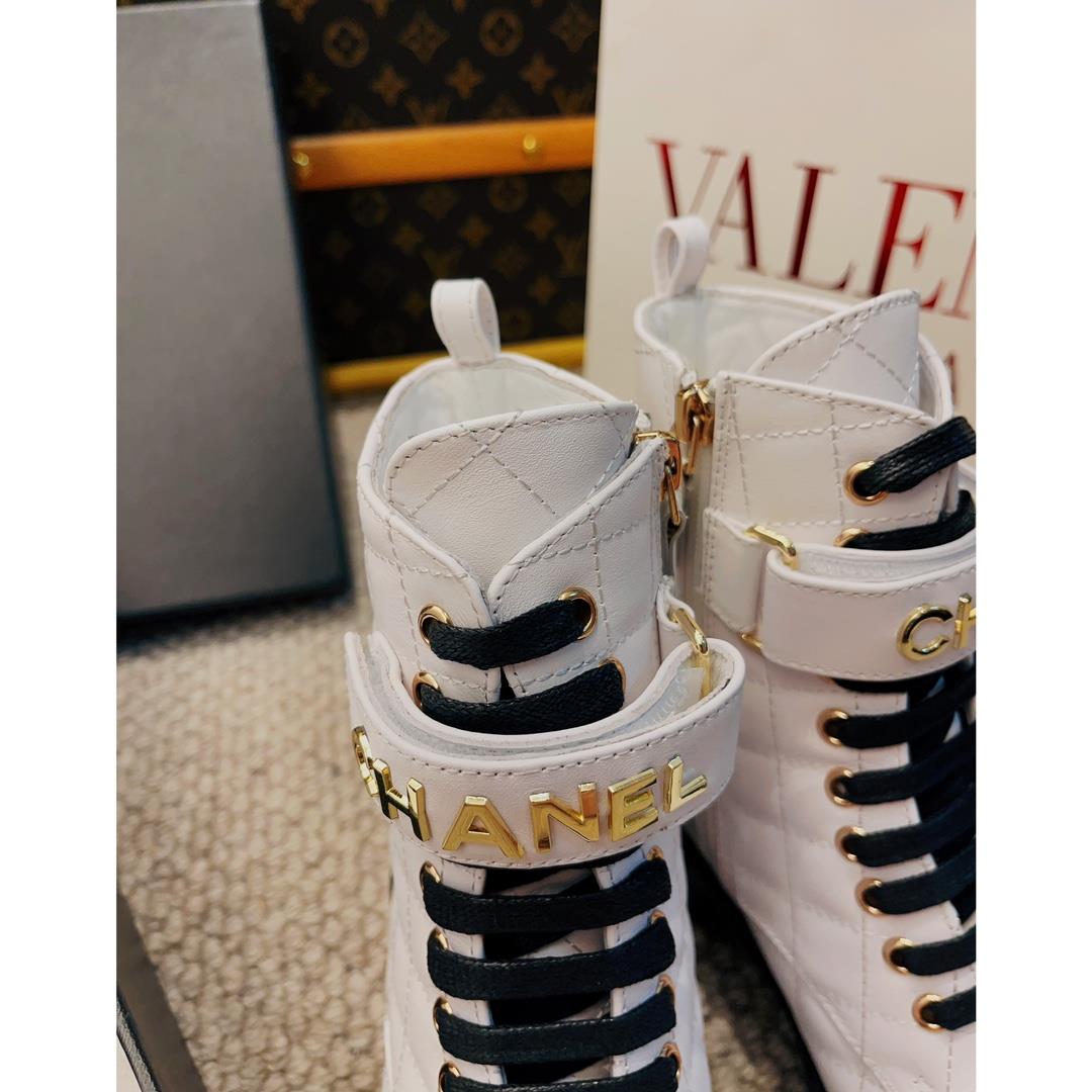 Latest Martin Boot CollectionThe top tier show series Chanel Xiaoxiang a new autumn and