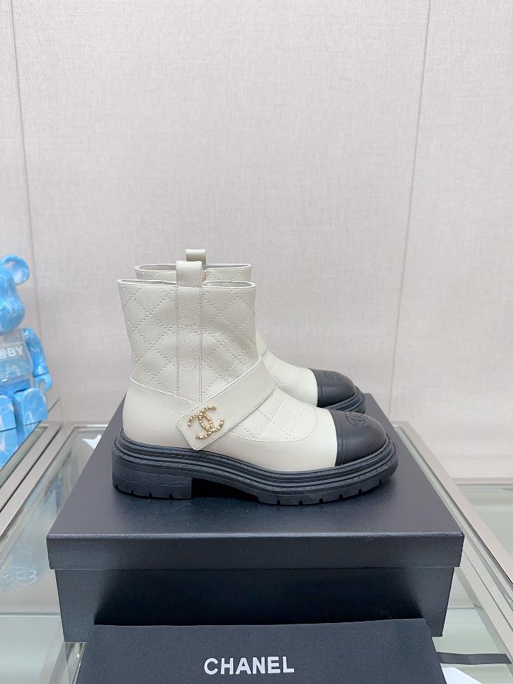 23Ss Autumn and Winter New Channel Small Xiangling Grid Double C Buckle Short Boots Thick Sole Marti