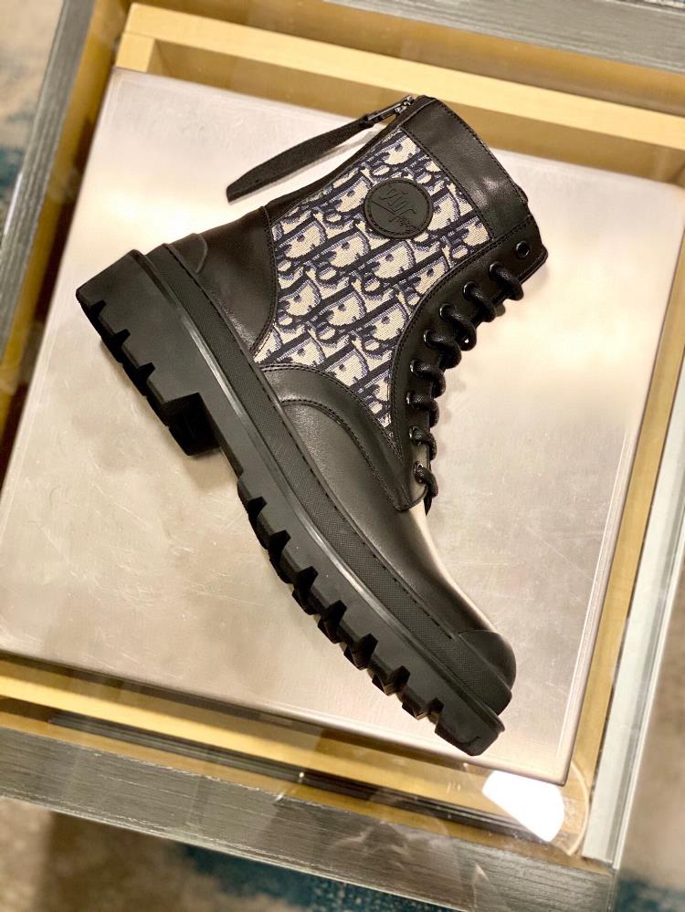 Dior Boots 2023 A Fashionable Step into the Future