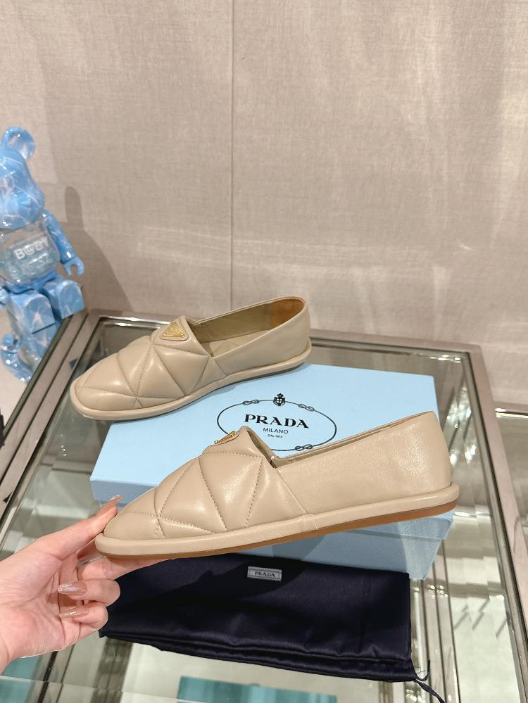 23Ss New Prada Fisherman Lefu Shoes The upper of this new fishermans Lefu shoe is designe